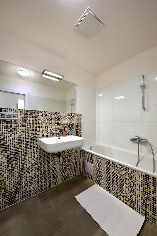 Ambiente Serviced Apartments - Dunajska Братислава Екстериор снимка