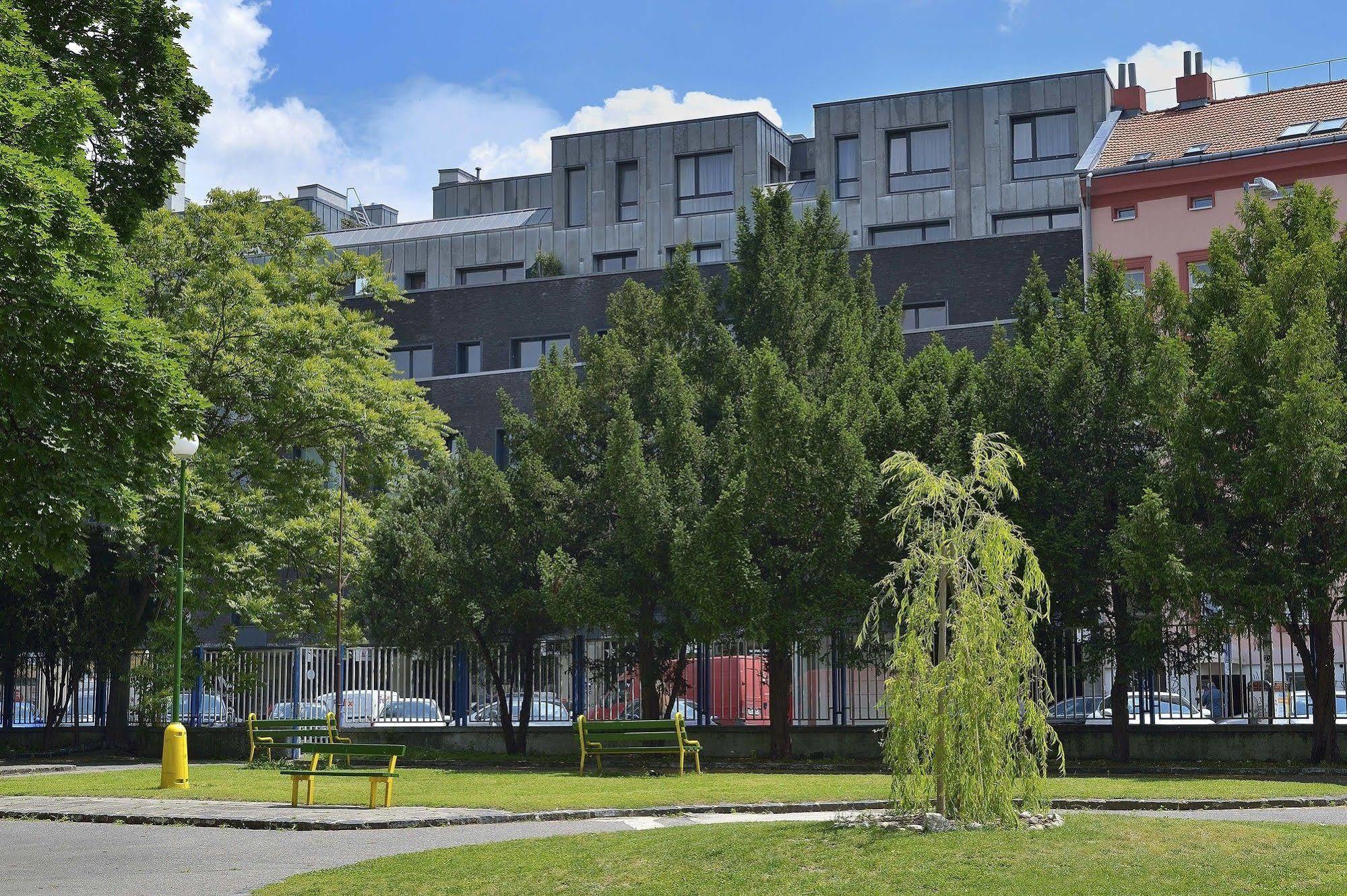 Ambiente Serviced Apartments - Dunajska Братислава Екстериор снимка
