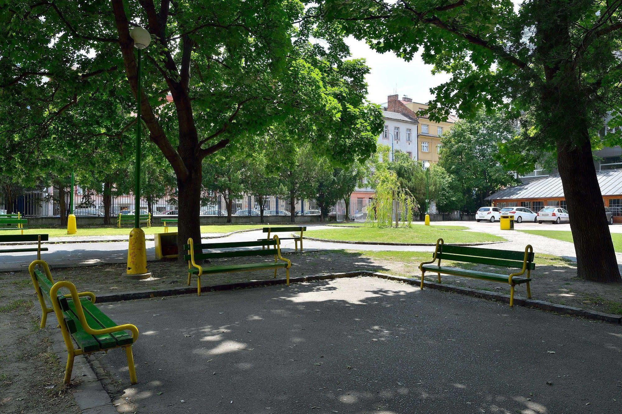 Ambiente Serviced Apartments - Dunajska Братислава Екстериор снимка