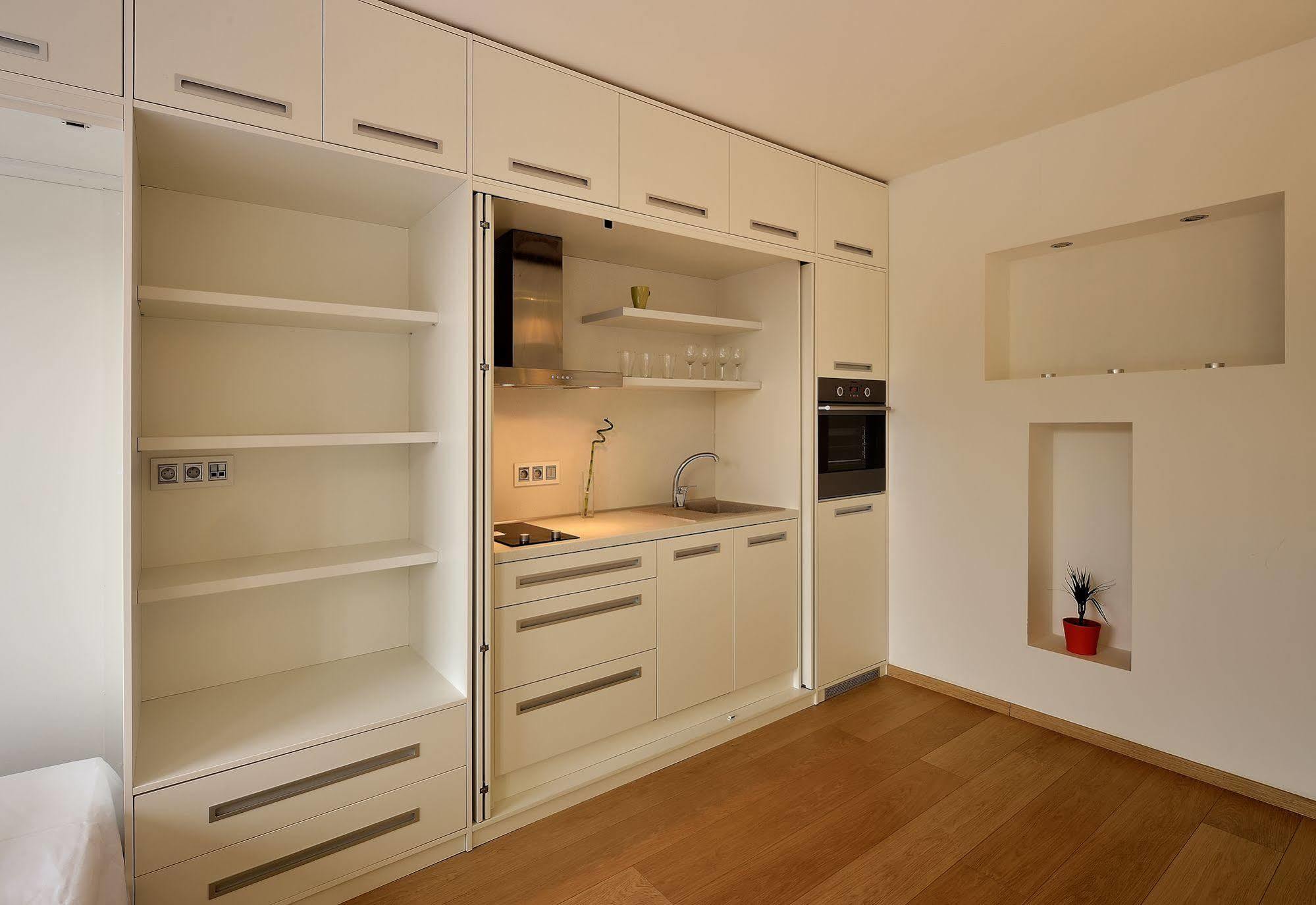 Ambiente Serviced Apartments - Dunajska Братислава Екстериор снимка