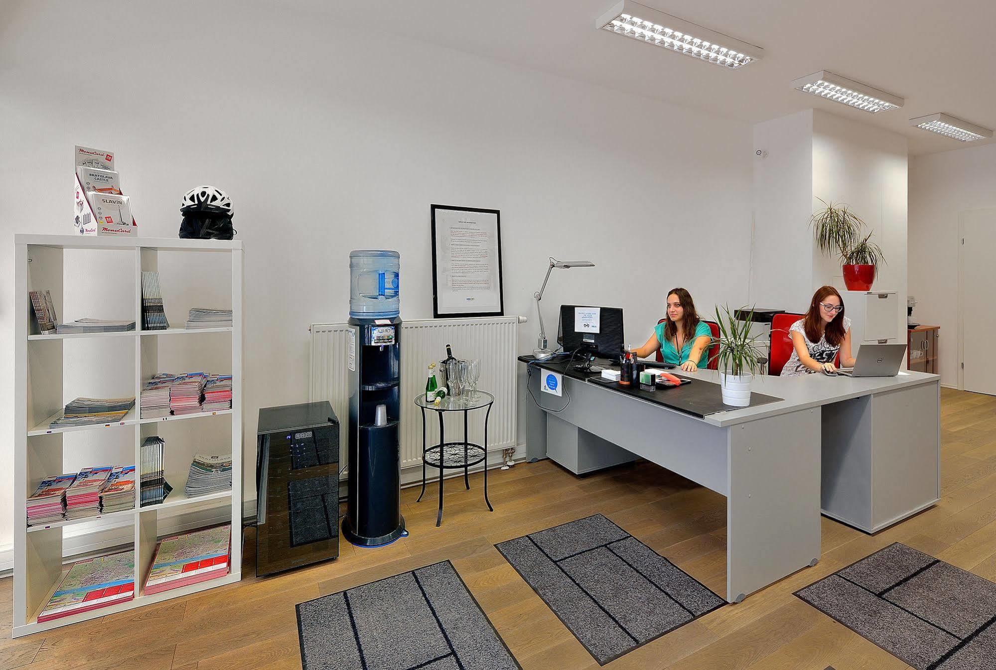 Ambiente Serviced Apartments - Dunajska Братислава Екстериор снимка