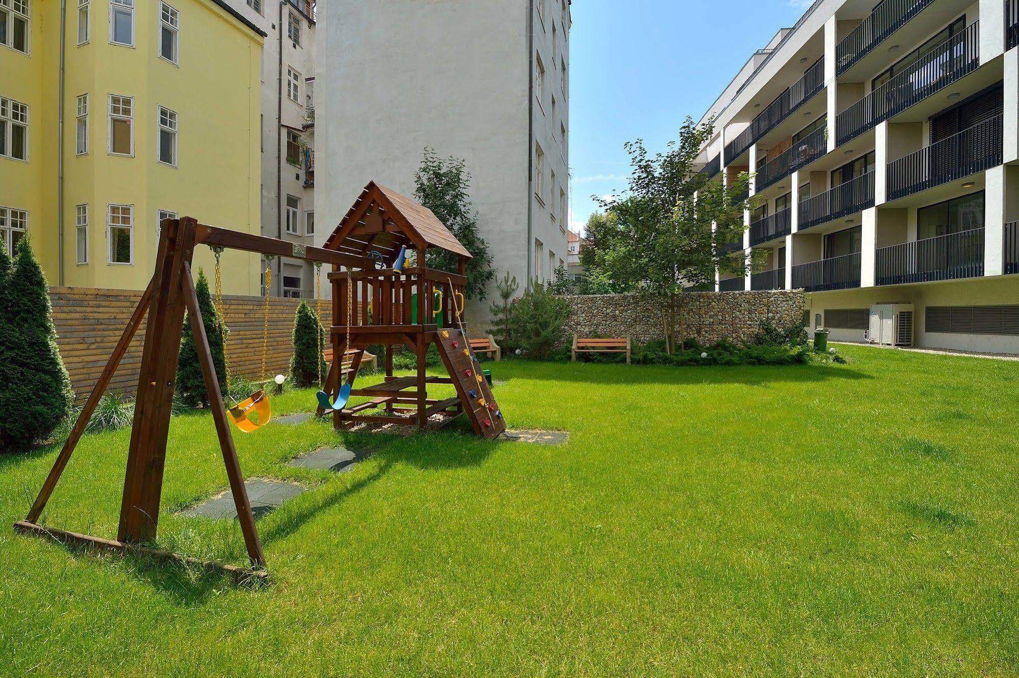 Ambiente Serviced Apartments - Dunajska Братислава Екстериор снимка