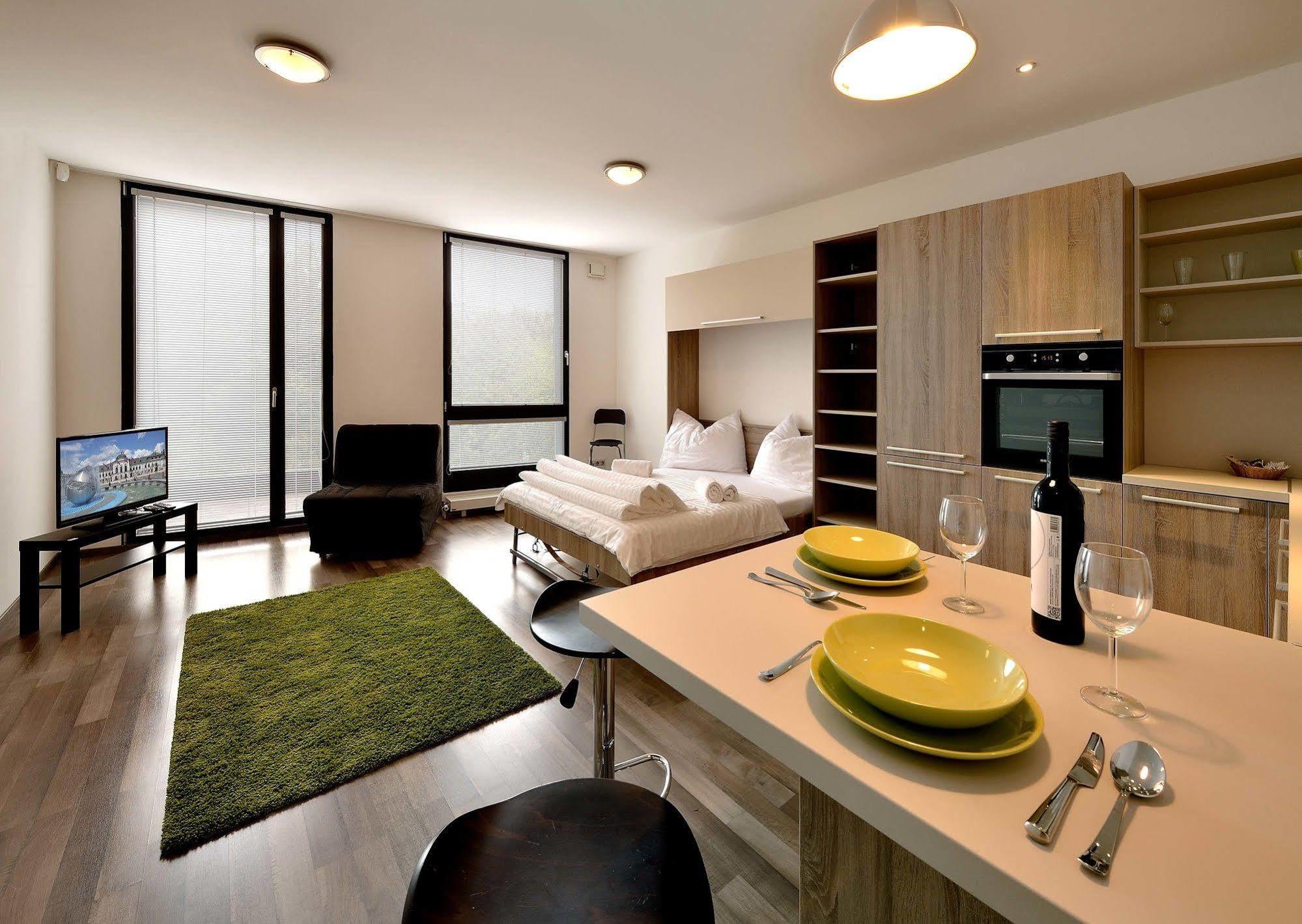 Ambiente Serviced Apartments - Dunajska Братислава Екстериор снимка