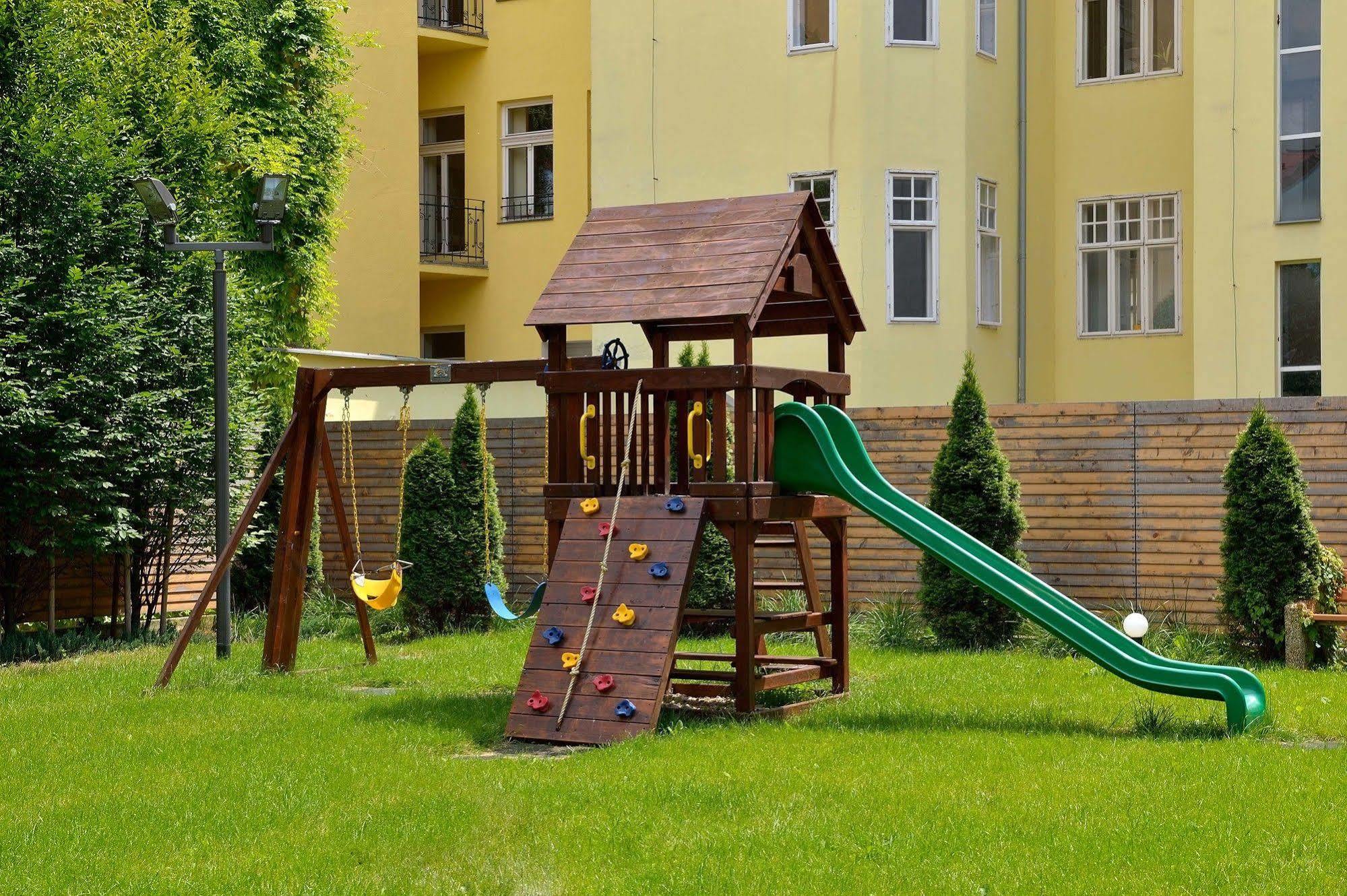 Ambiente Serviced Apartments - Dunajska Братислава Екстериор снимка