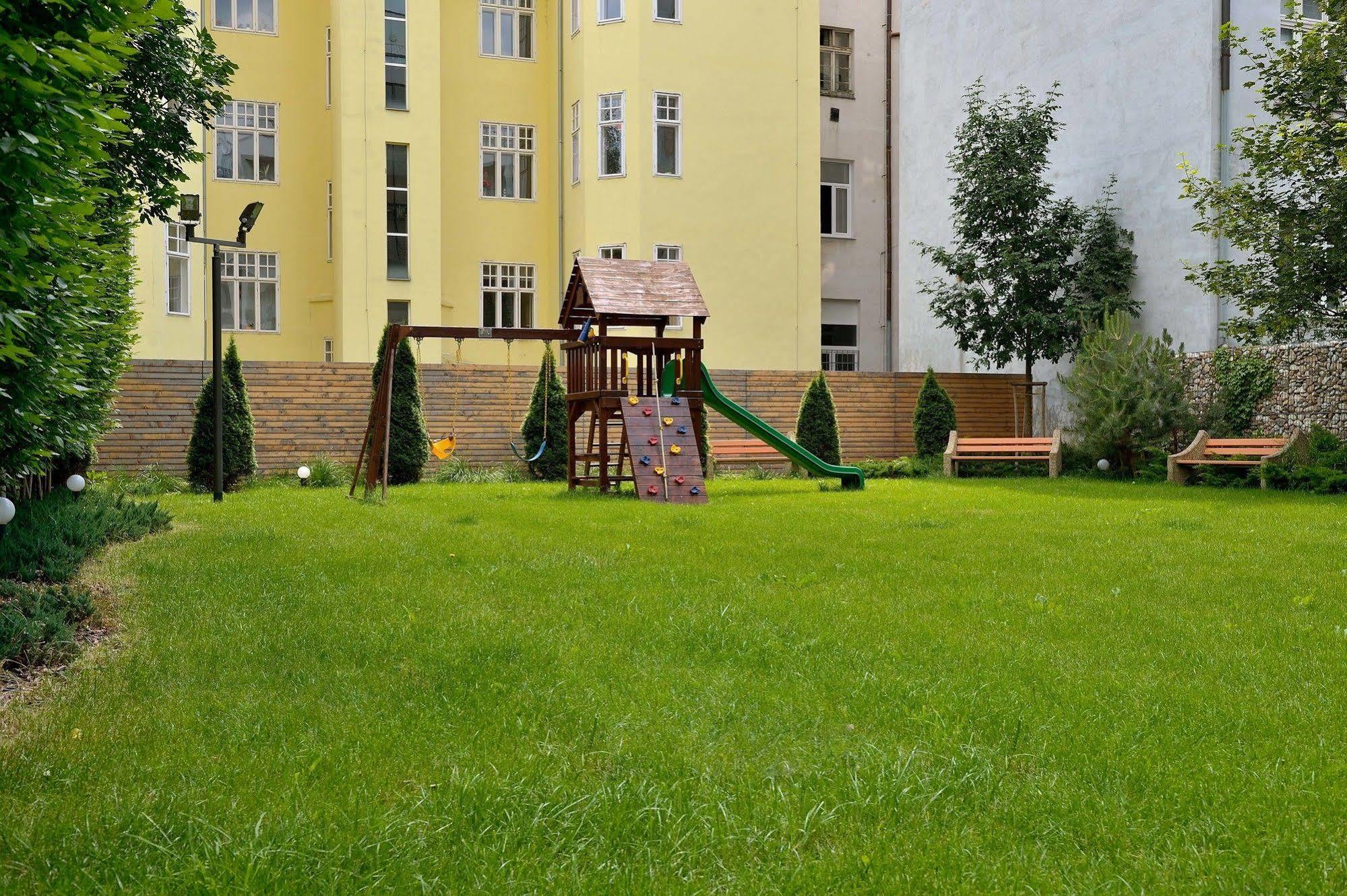 Ambiente Serviced Apartments - Dunajska Братислава Екстериор снимка